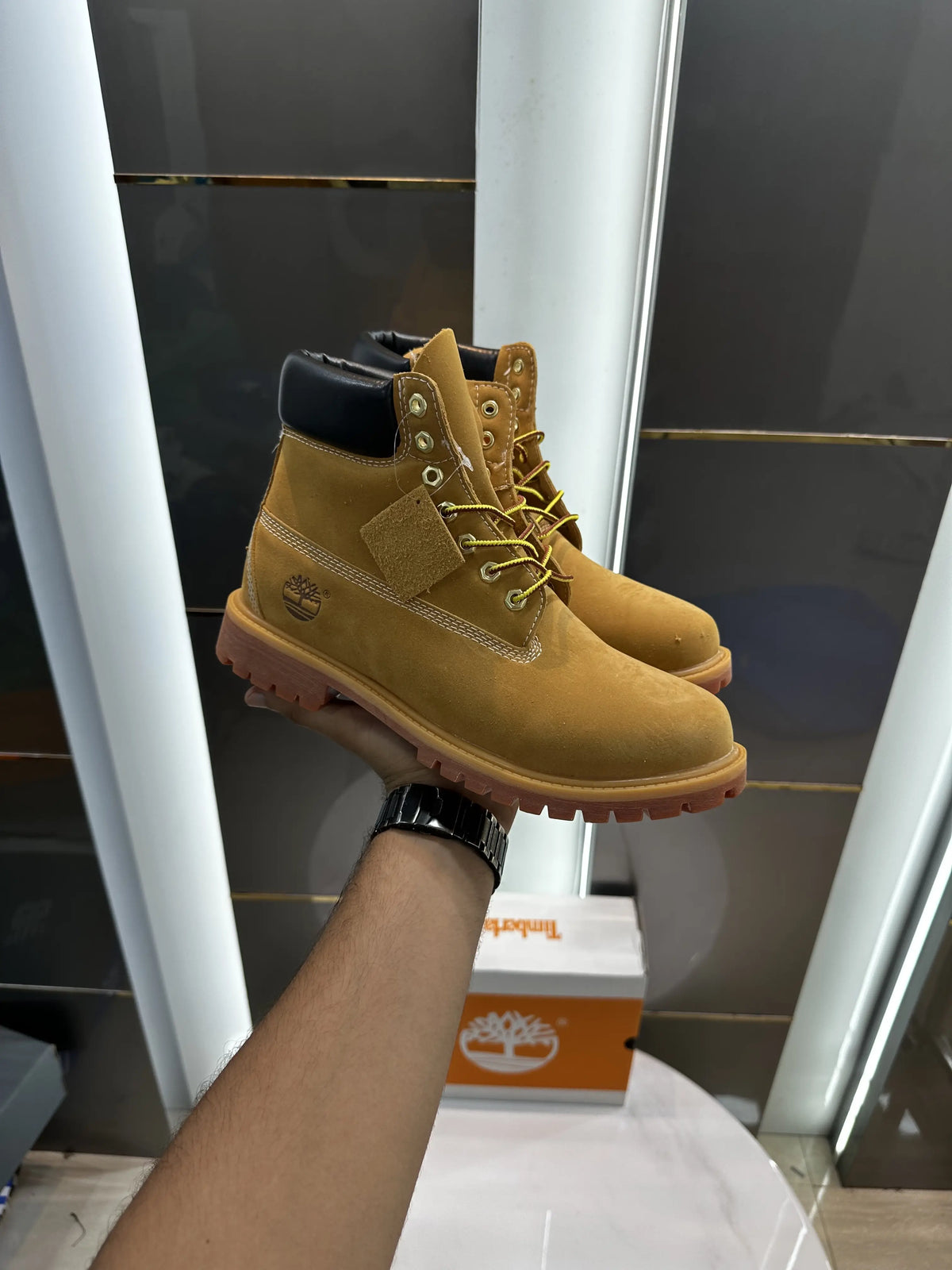Timberland_Classic Leather Boots Tan
