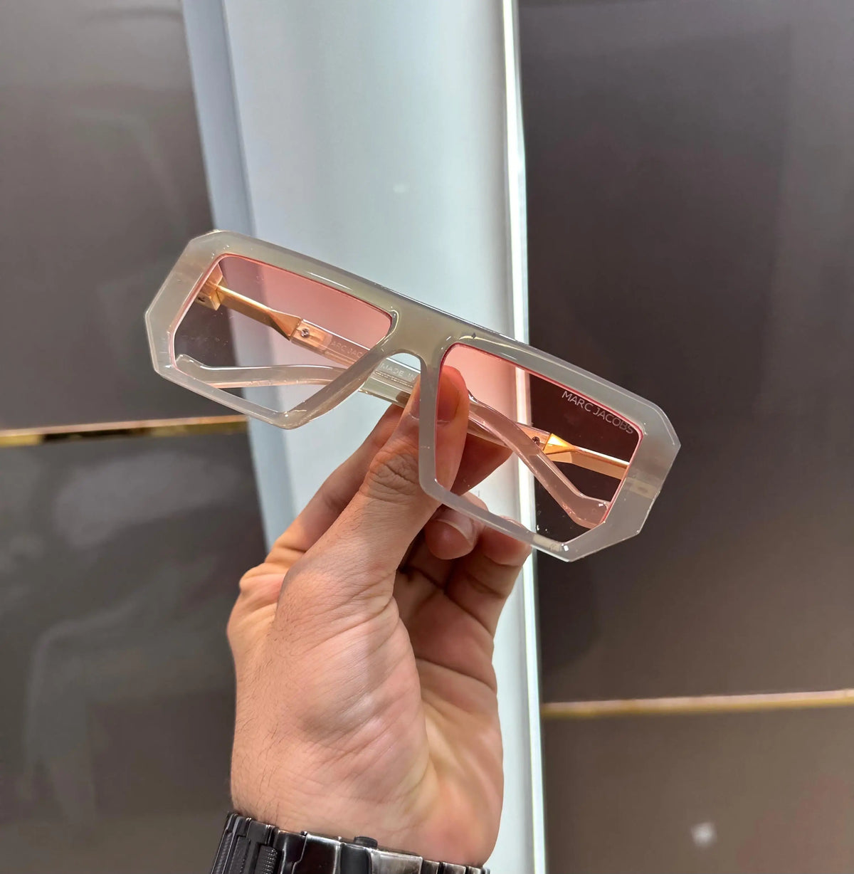 Marc Jacobs Grey Peach Premium Shades 725