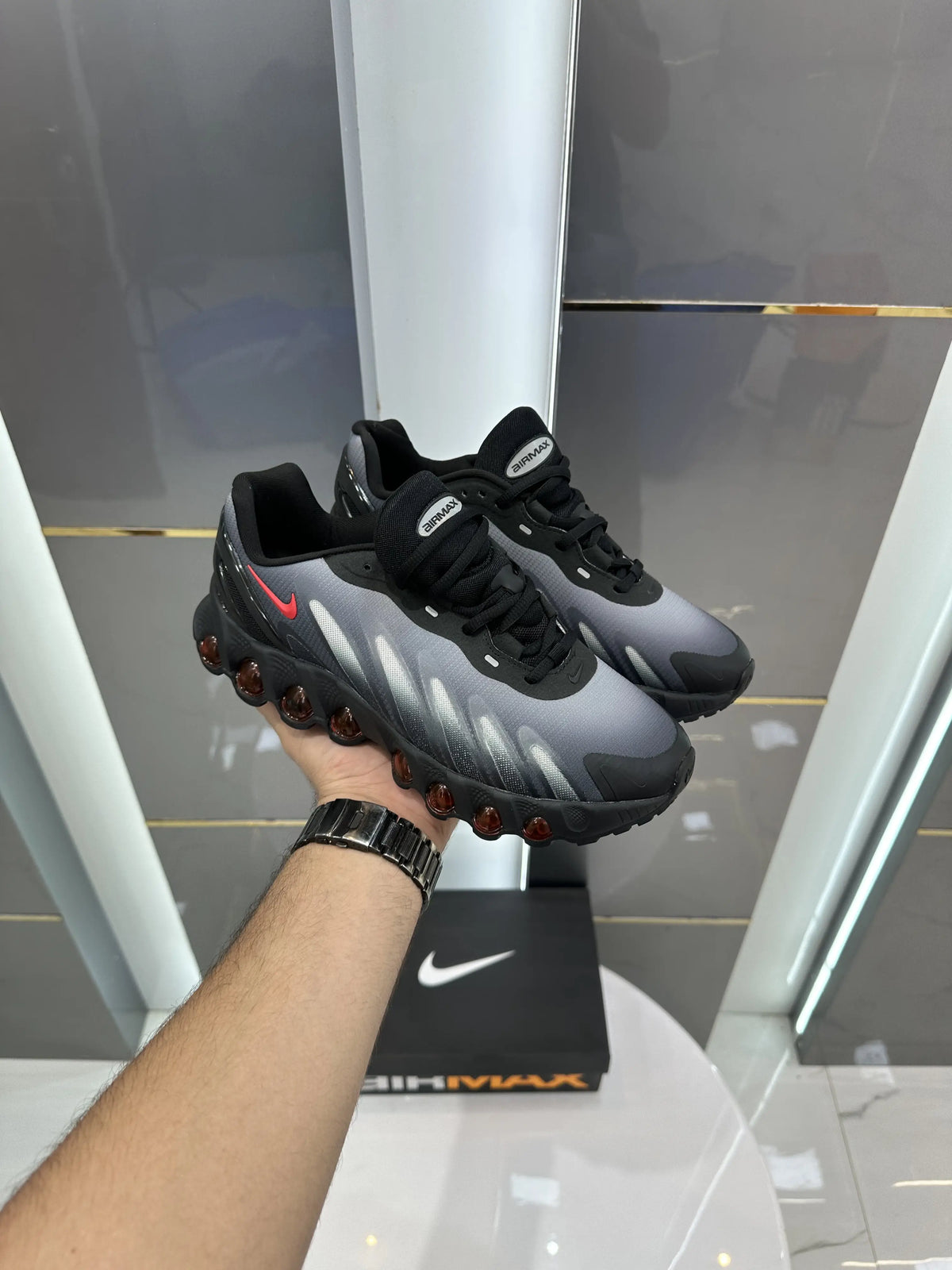 Nike_Airmax DN8 Black Gym Red Shoes