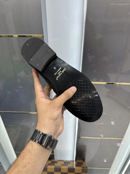 Louis_Vuitton Black Premium Leather Formal Loafers
