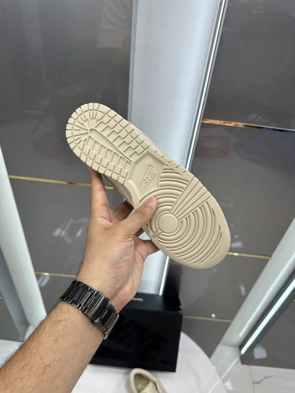 Nike_SB Dunk Low X Supreme Beige