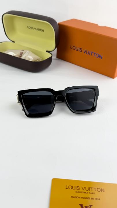 Louis_vuitton_gold_black_65