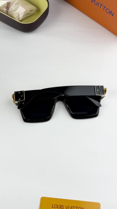 Louis_vuitton_gold_black_65